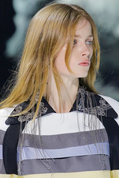 Look 26